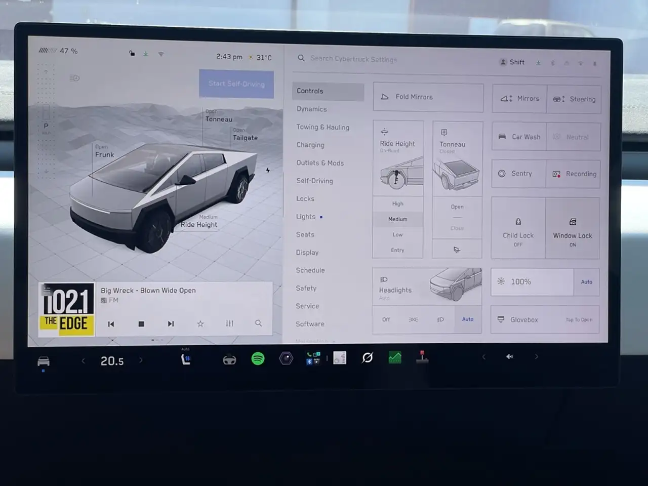 Tesla Cybertruck photo Tesla Cybertruck