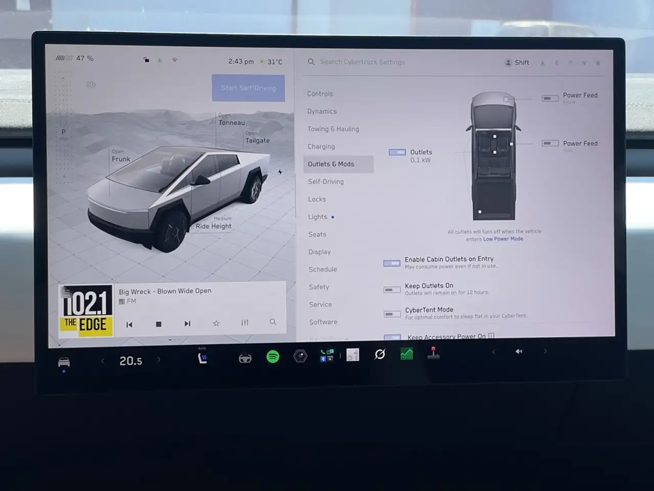 Tesla Cybertruck photo Tesla Cybertruck