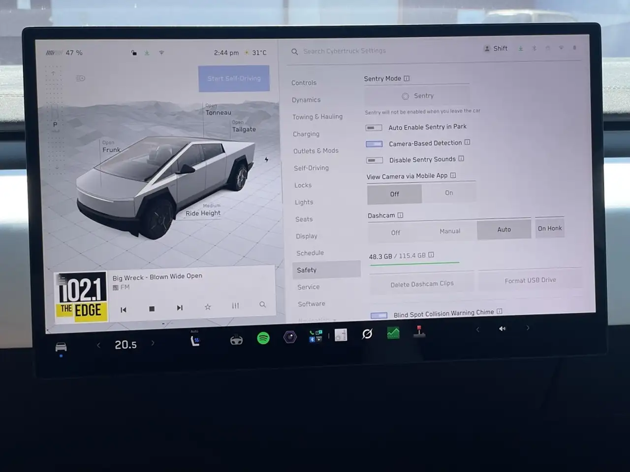 Tesla Cybertruck photo Tesla Cybertruck