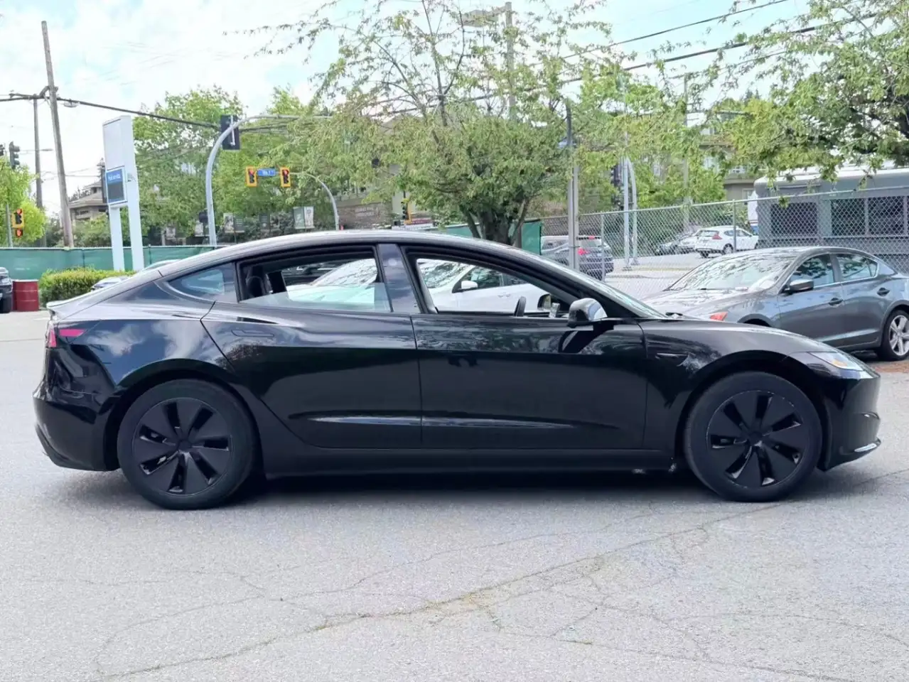 Tesla Model 3 снимка Tesla Model 3