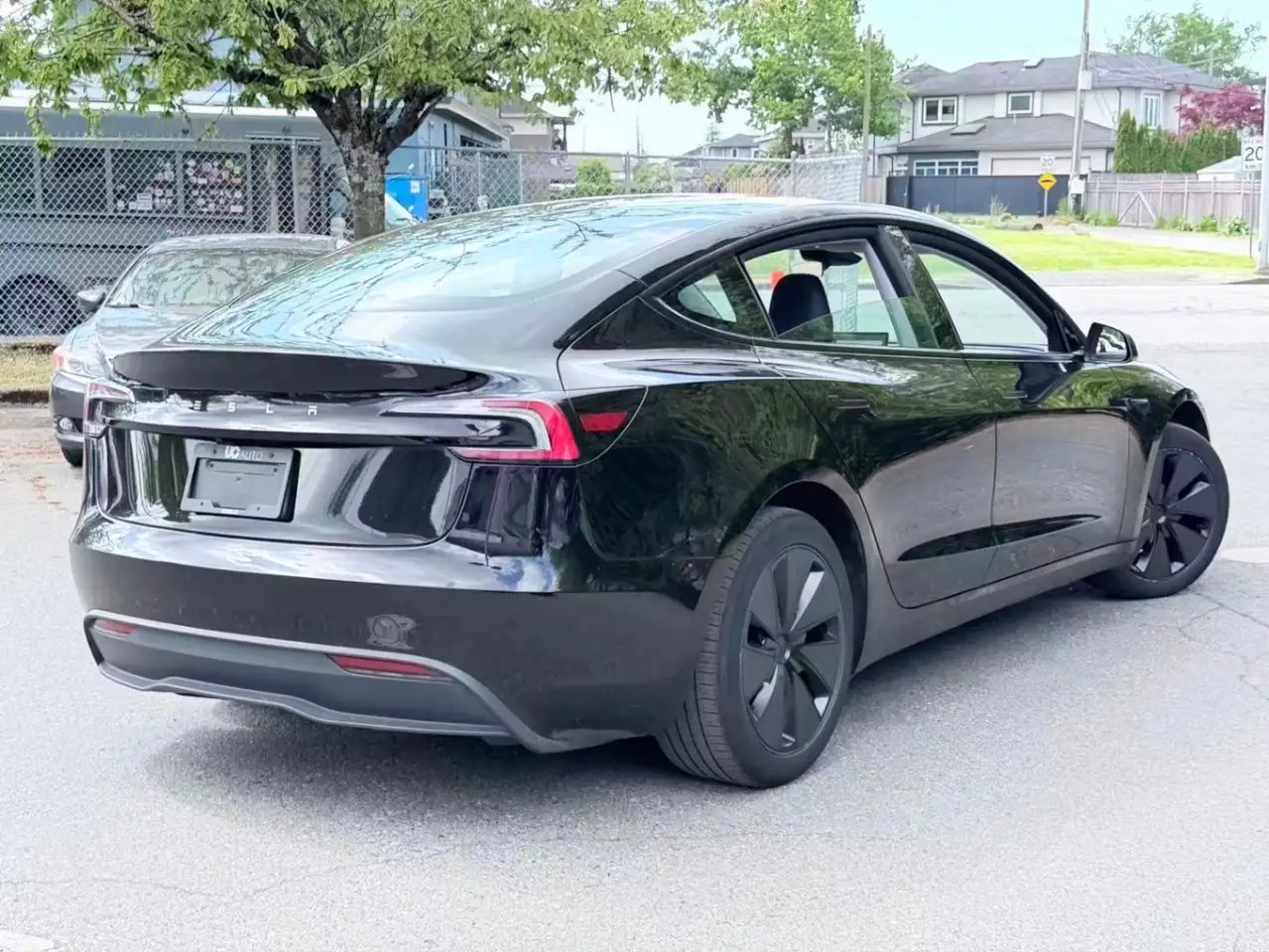 Tesla Model 3 снимка Tesla Model 3