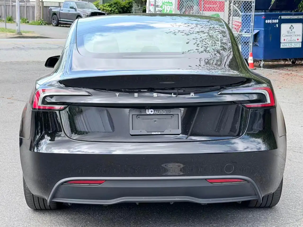 Tesla Model 3 снимка Tesla Model 3