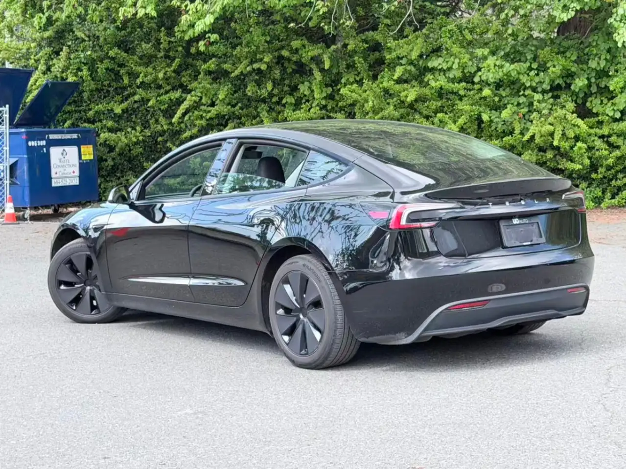 Tesla Model 3 снимка Tesla Model 3
