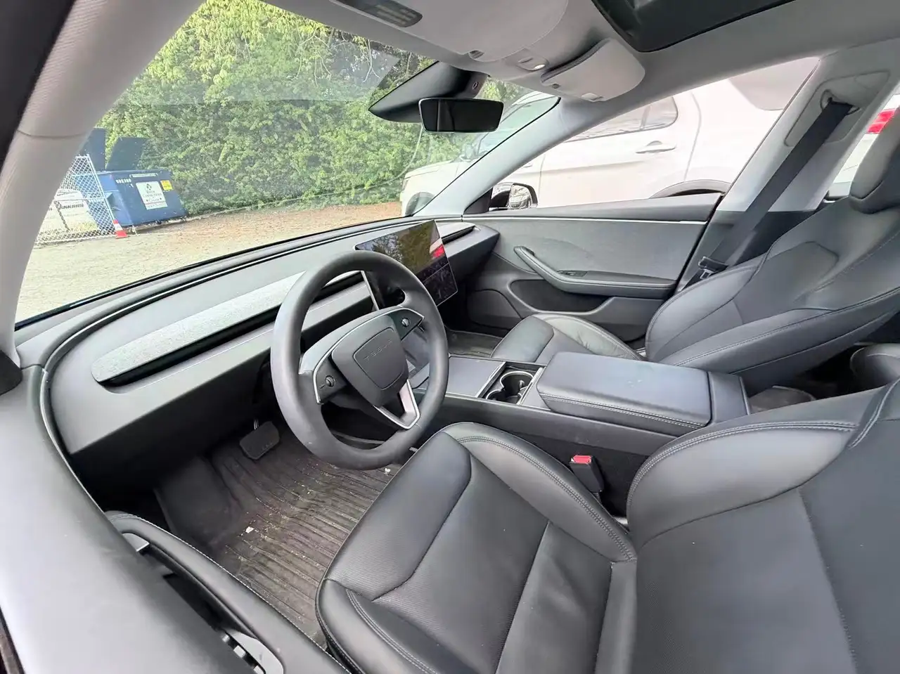 Tesla Model 3 снимка Tesla Model 3