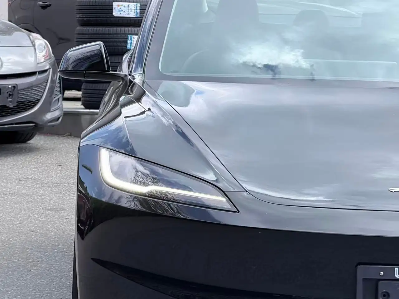Tesla Model 3 снимка Tesla Model 3