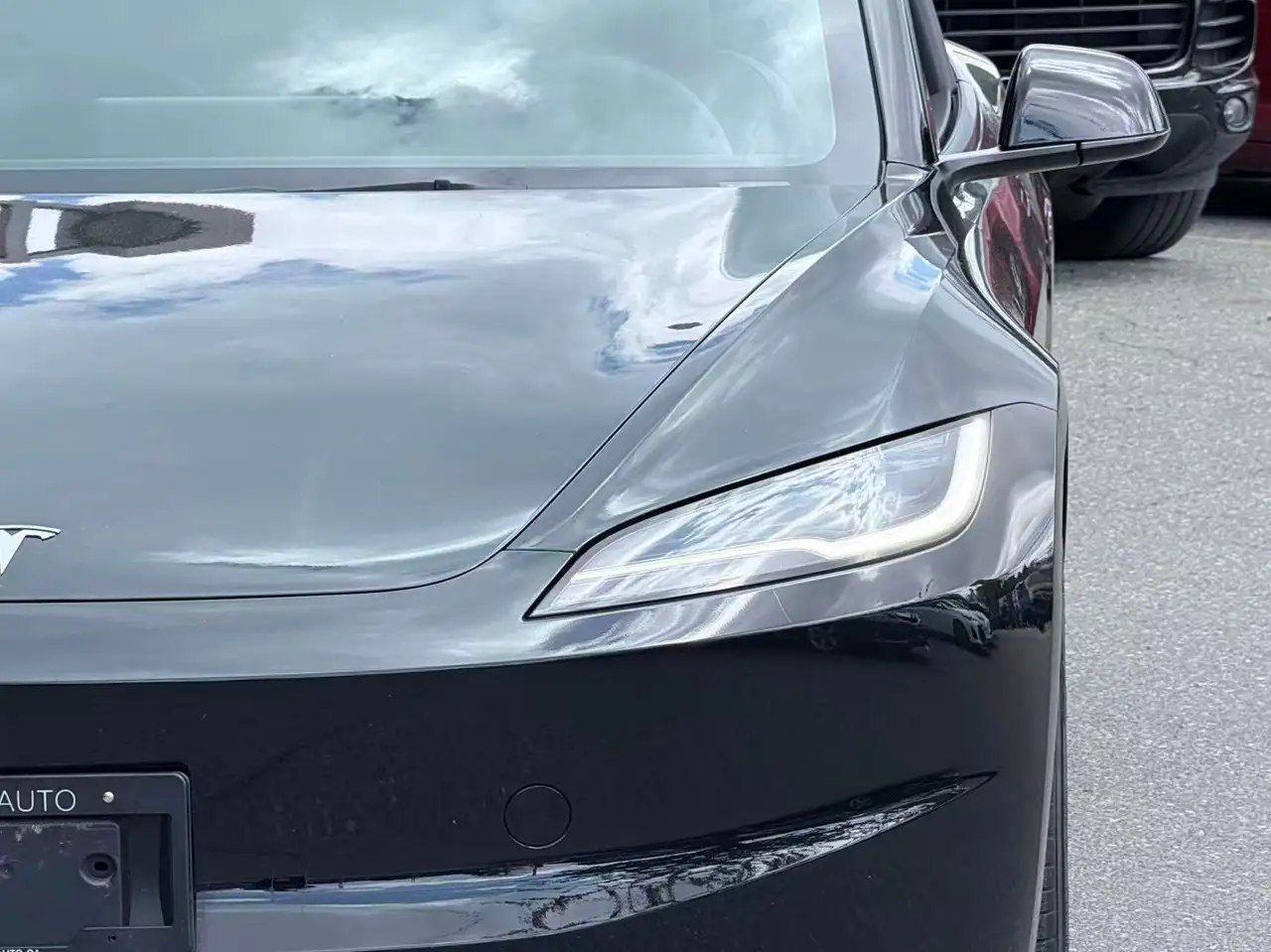Tesla Model 3 снимка Tesla Model 3
