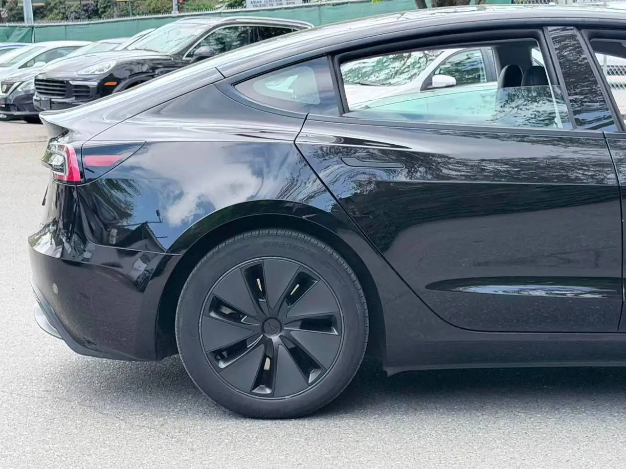 Tesla Model 3 снимка Tesla Model 3