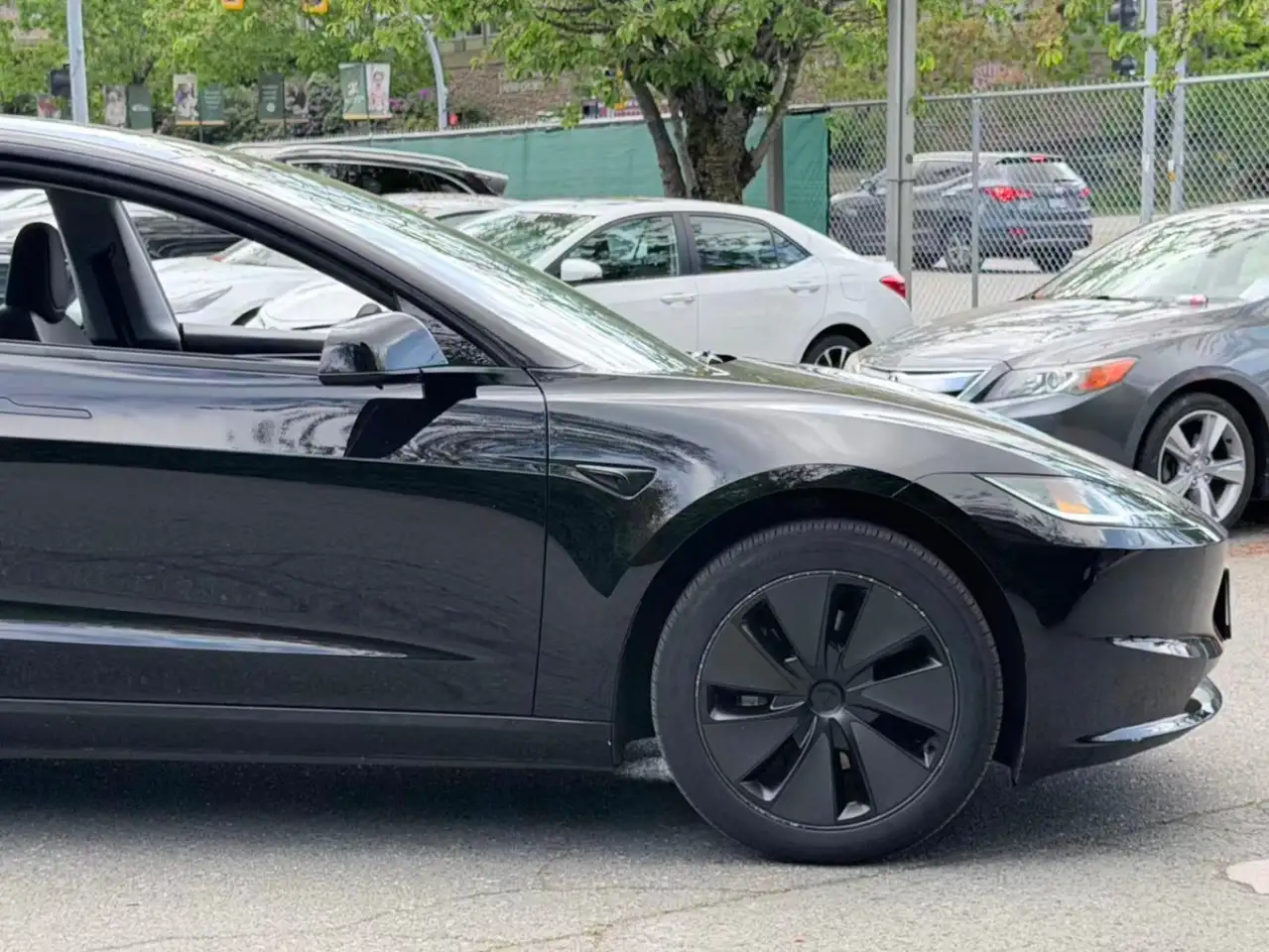 Tesla Model 3 снимка Tesla Model 3