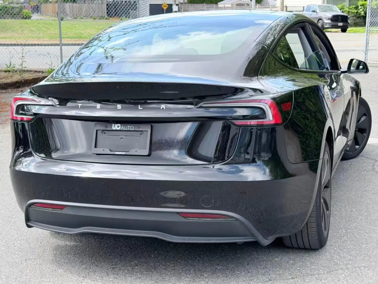 Tesla Model 3 снимка Tesla Model 3