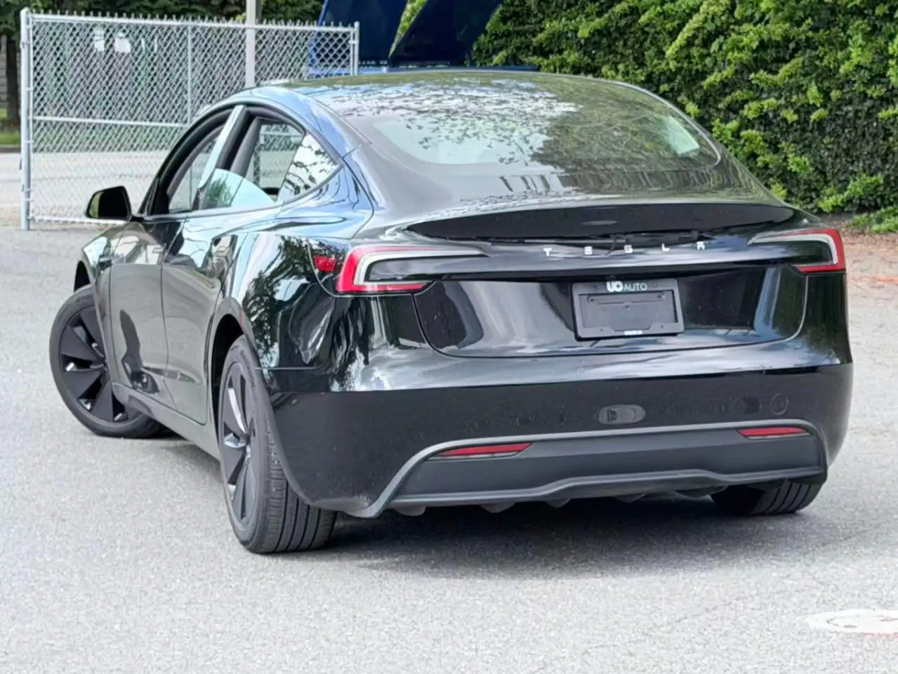 Tesla Model 3 снимка Tesla Model 3