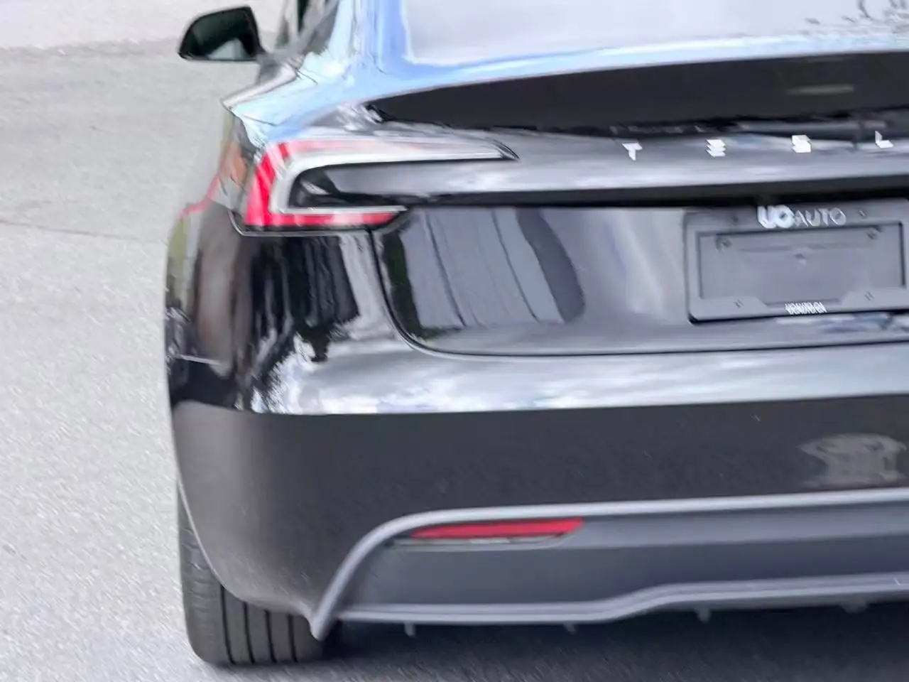 Tesla Model 3 снимка Tesla Model 3