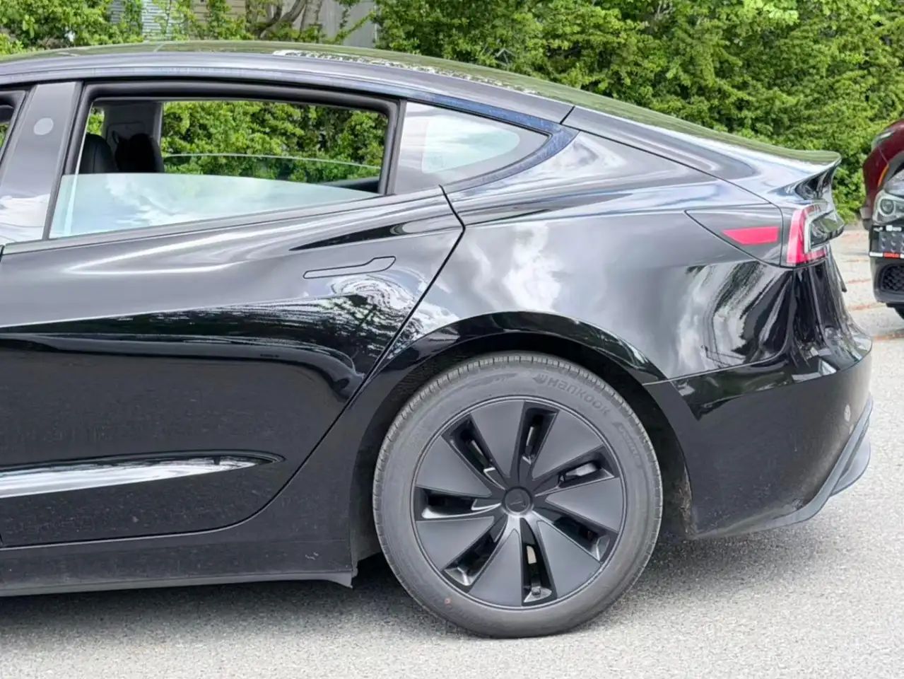 Tesla Model 3 снимка Tesla Model 3