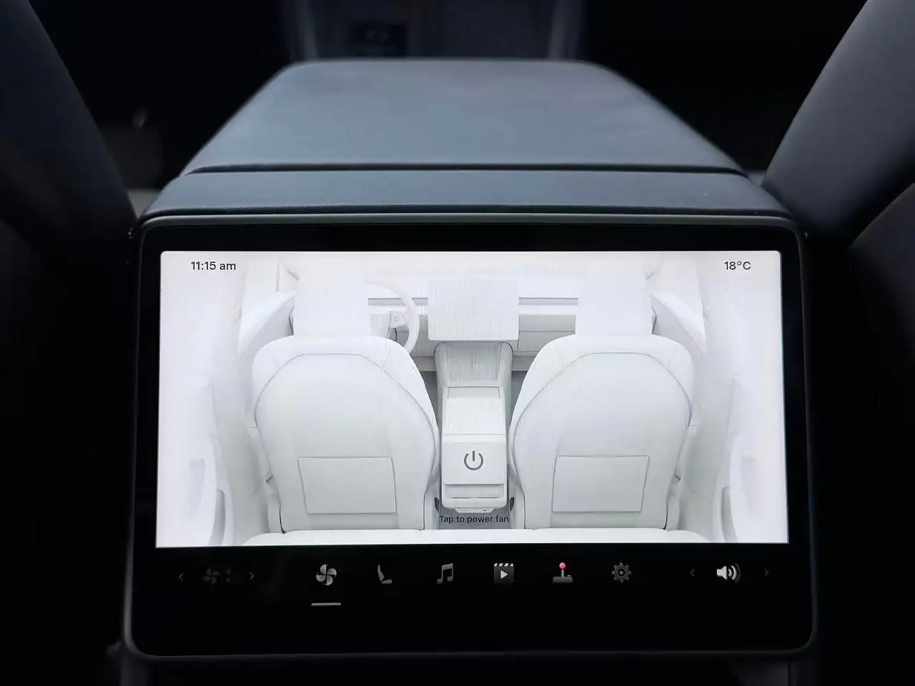 Tesla Model 3 снимка Tesla Model 3