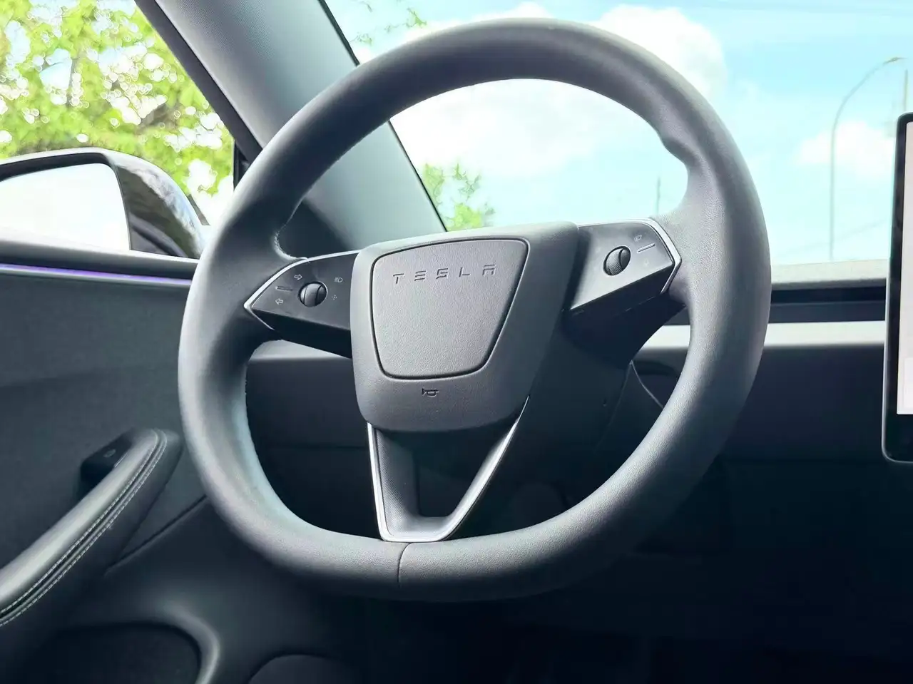 Tesla Model 3 снимка Tesla Model 3