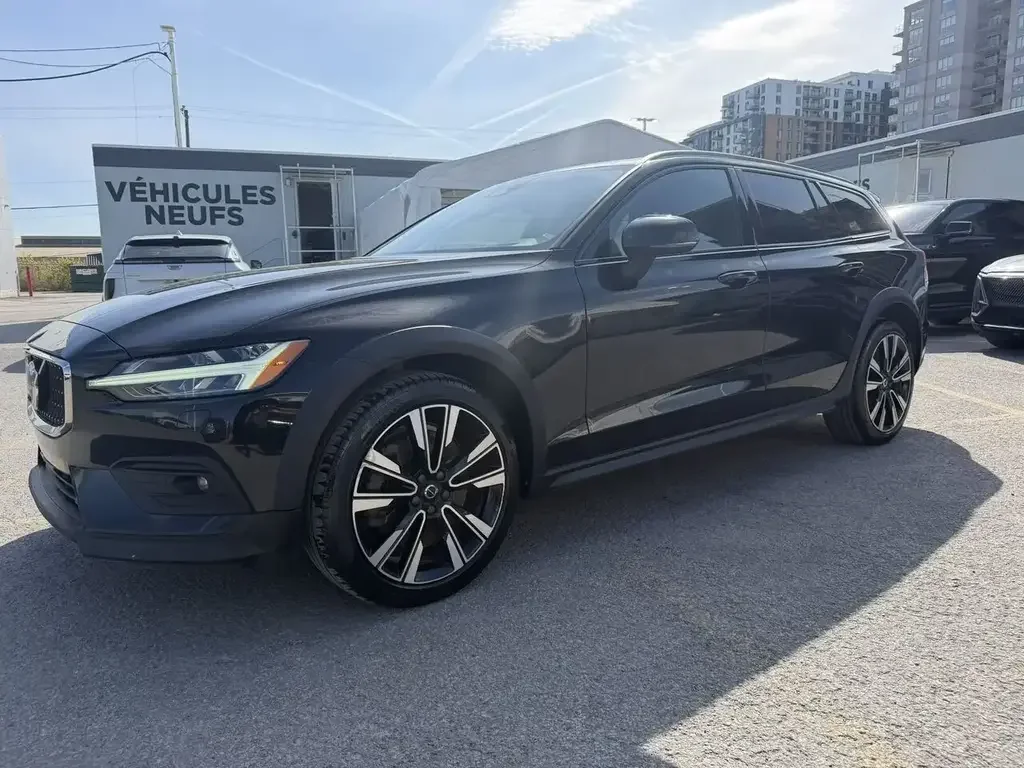 2023 Volvo V60 Cross Country