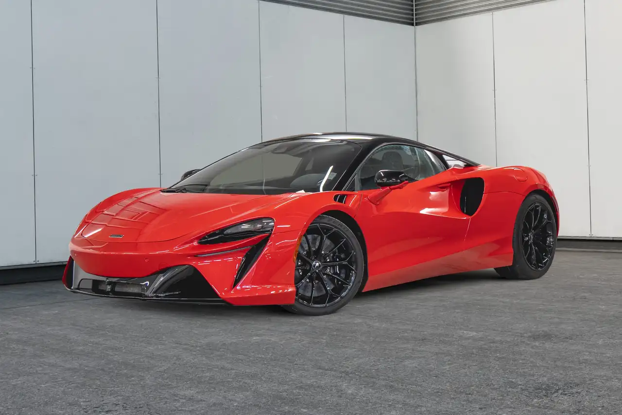 2023 McLaren Artura