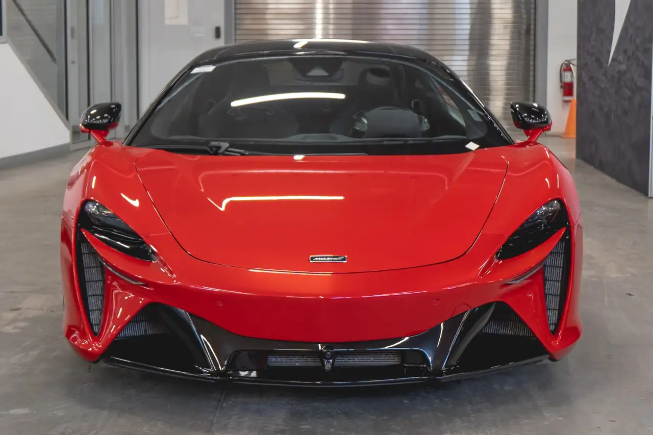 McLaren Artura снимка McLaren Artura