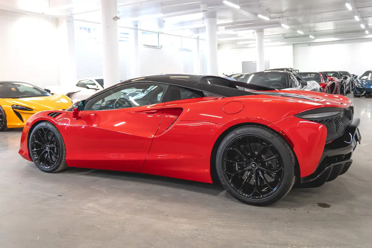 McLaren Artura снимка McLaren Artura