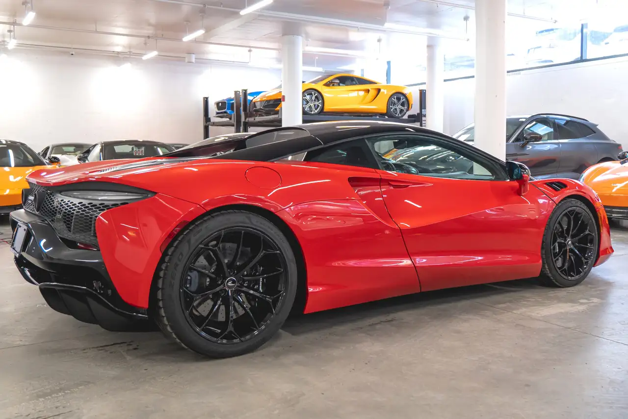 McLaren Artura снимка McLaren Artura