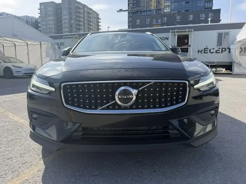 Volvo V60 Cross Country снимка Volvo V60 Cross Country