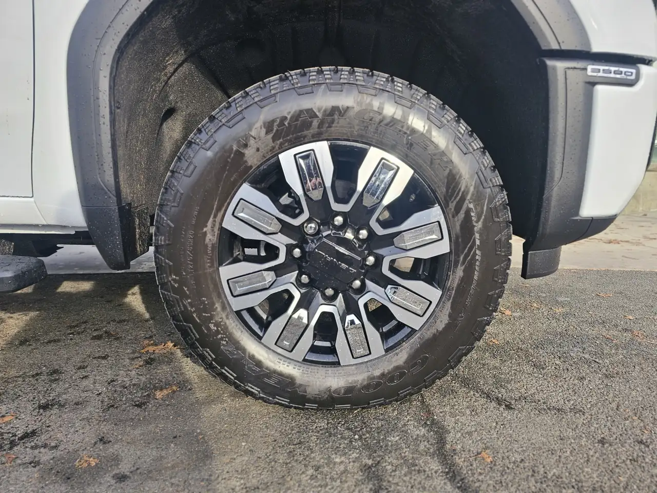 GMC Sierra 3500HD снимка GMC Sierra 3500HD