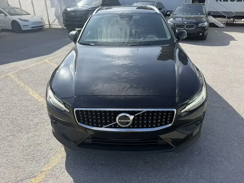 Volvo V60 Cross Country снимка Volvo V60 Cross Country
