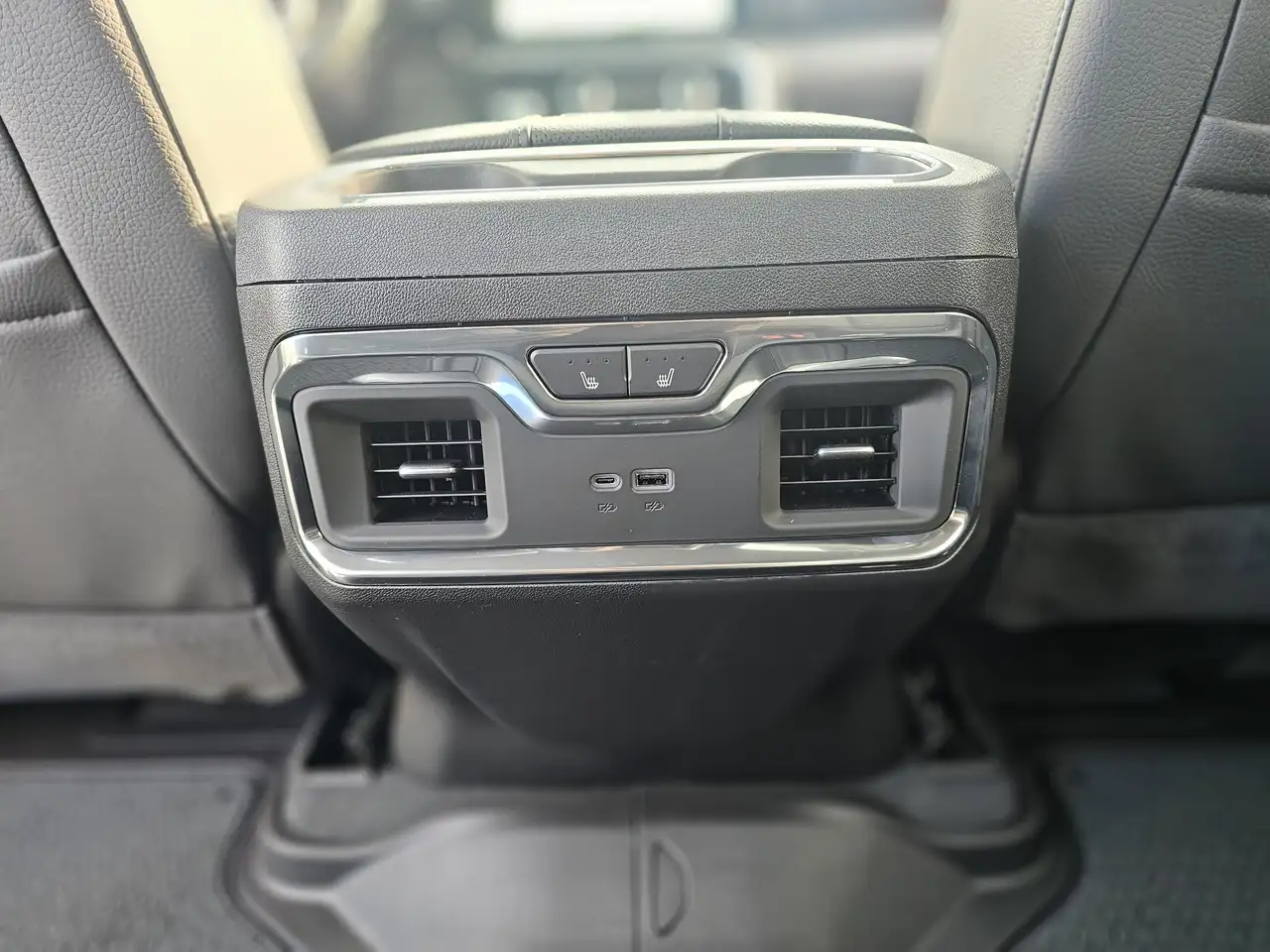 GMC Sierra 3500HD снимка GMC Sierra 3500HD