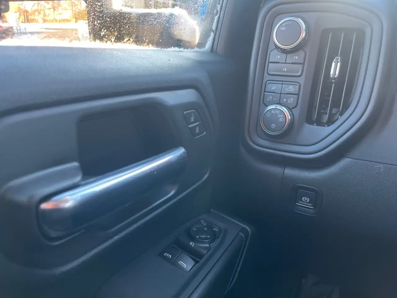 GMC Sierra 3500HD снимка GMC Sierra 3500HD
