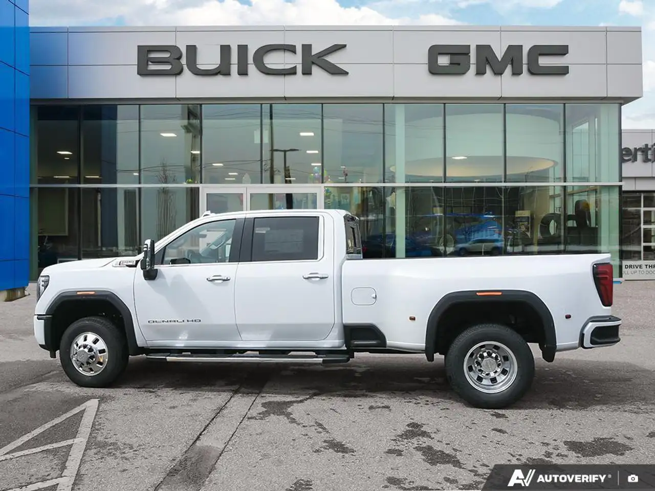 GMC Sierra 3500HD снимка GMC Sierra 3500HD