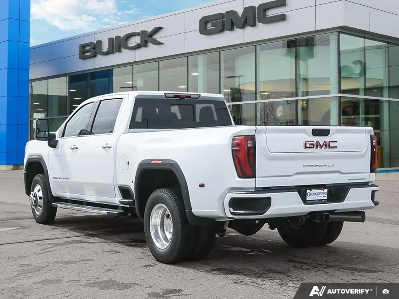 GMC Sierra 3500HD снимка GMC Sierra 3500HD