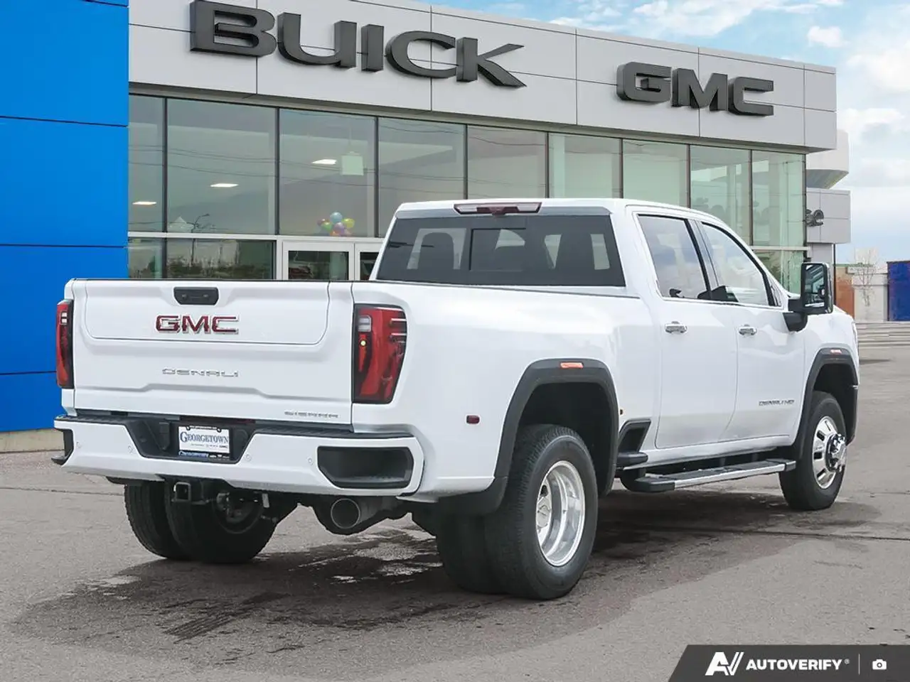 GMC Sierra 3500HD снимка GMC Sierra 3500HD