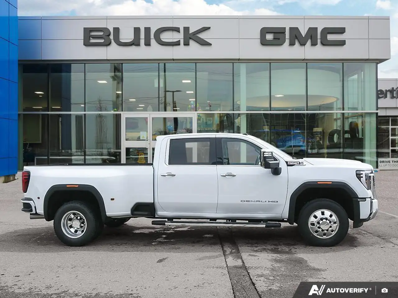 GMC Sierra 3500HD снимка GMC Sierra 3500HD