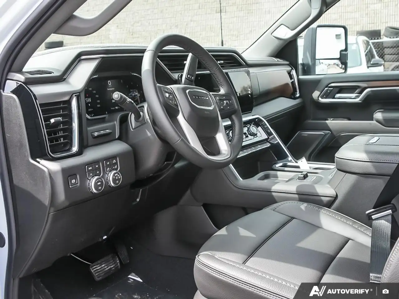 GMC Sierra 3500HD снимка GMC Sierra 3500HD