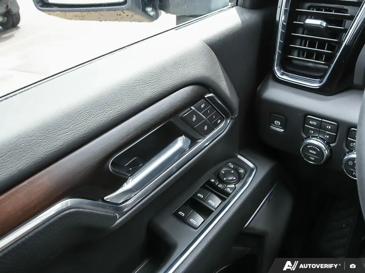 GMC Sierra 3500HD снимка GMC Sierra 3500HD