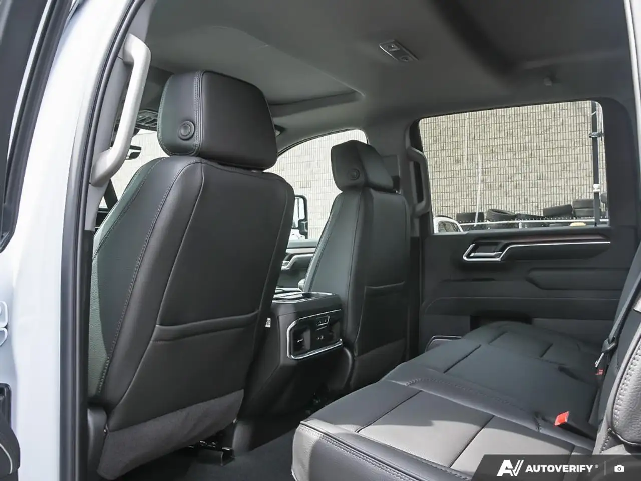 GMC Sierra 3500HD снимка GMC Sierra 3500HD