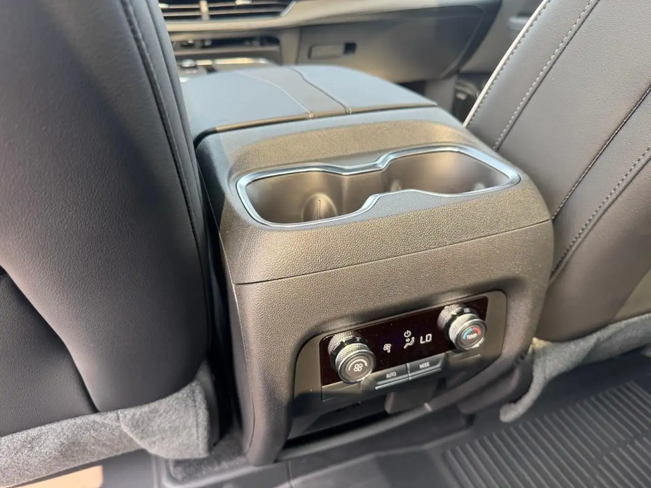 Buick Enclave снимка Buick Enclave