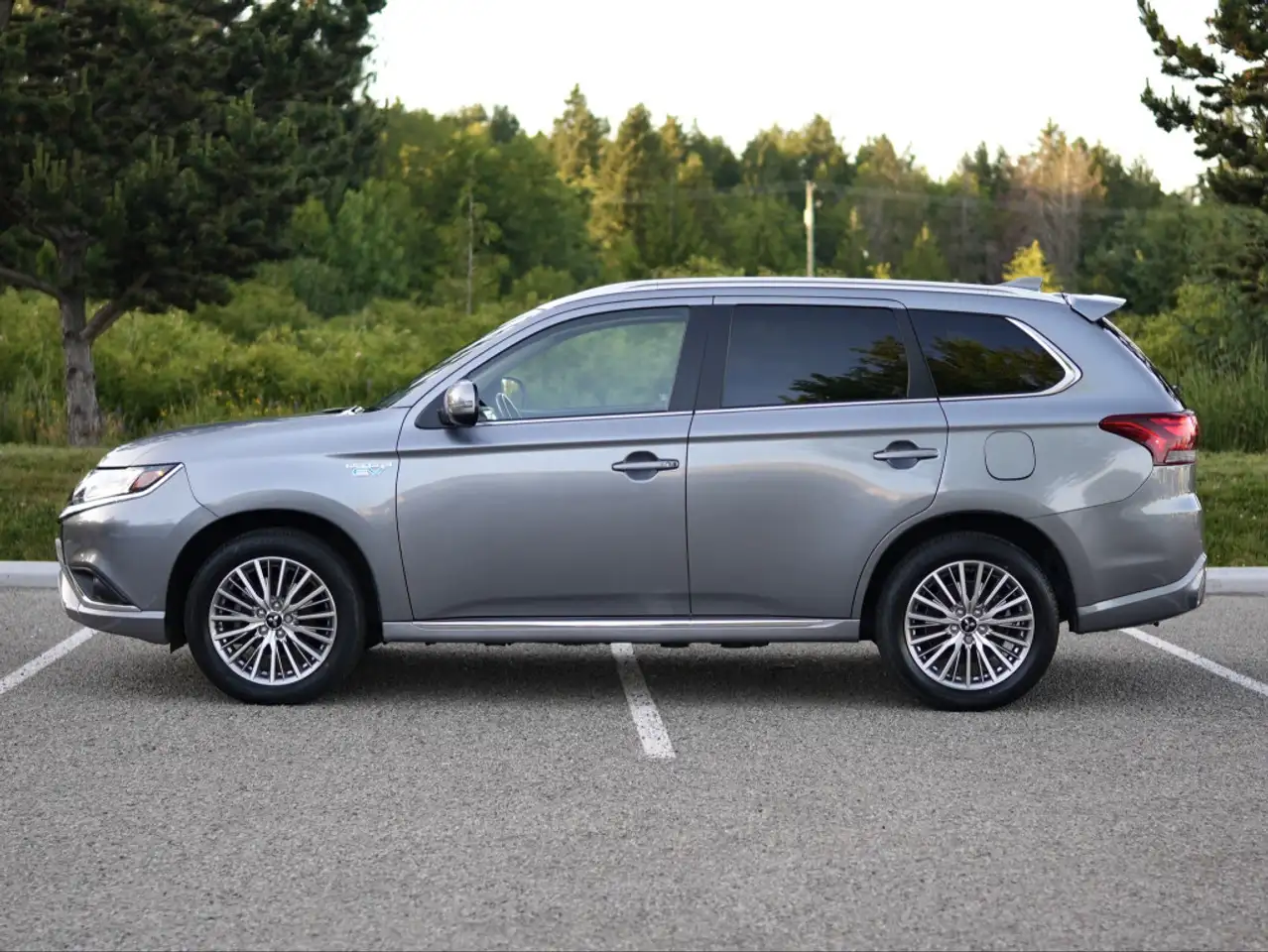 Mitsubishi Outlander photo Mitsubishi Outlander