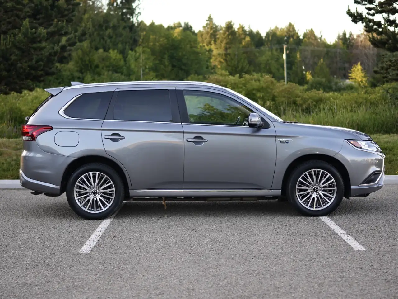 Mitsubishi Outlander photo Mitsubishi Outlander