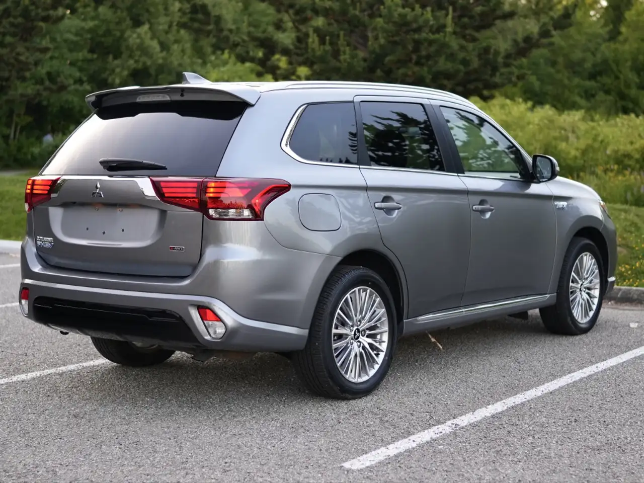 Mitsubishi Outlander photo Mitsubishi Outlander