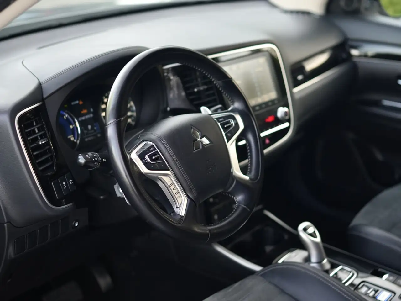 Mitsubishi Outlander photo Mitsubishi Outlander