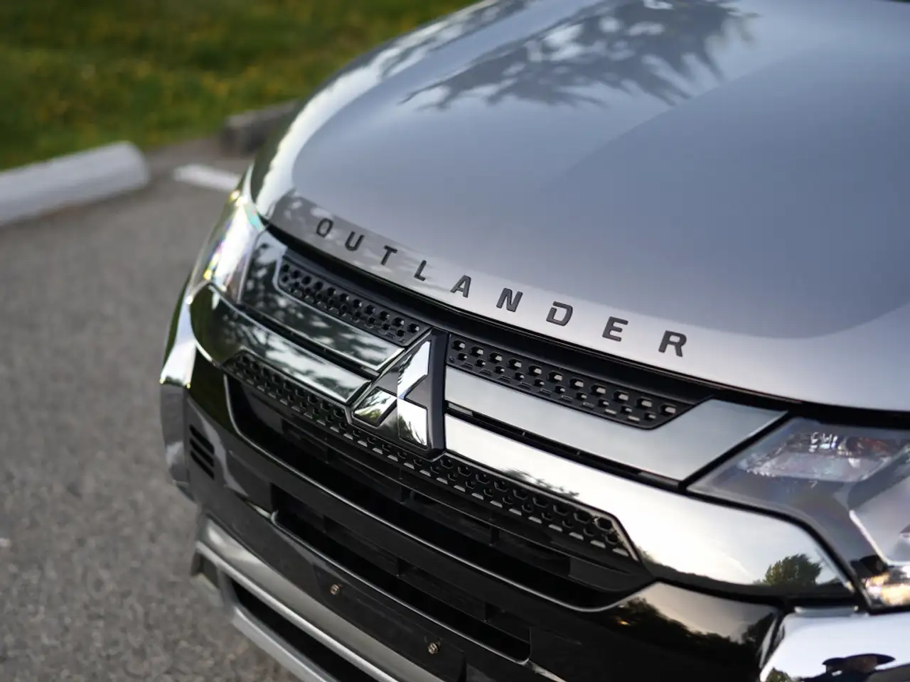 Mitsubishi Outlander photo Mitsubishi Outlander
