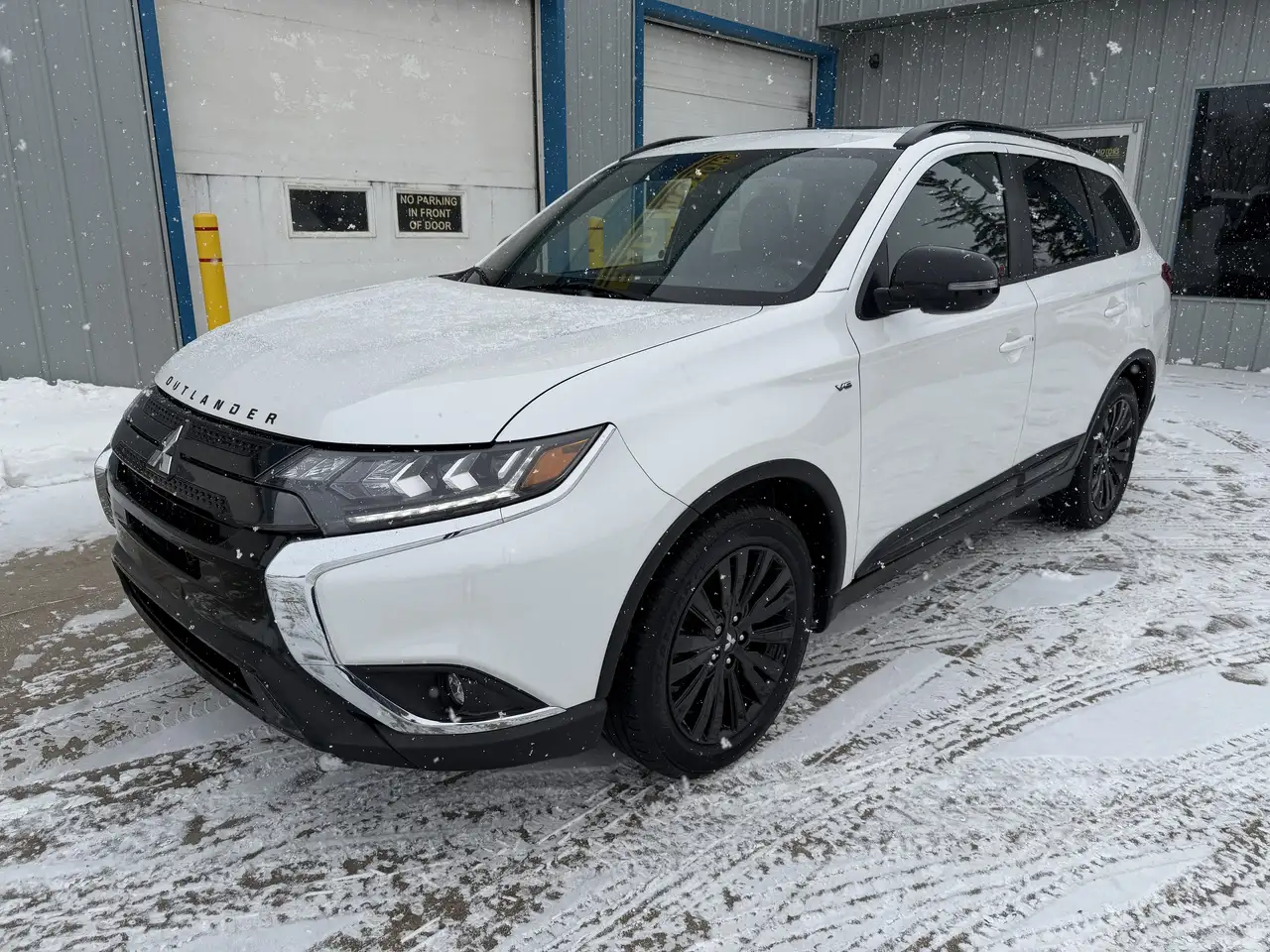 Mitsubishi Outlander снимка Mitsubishi Outlander
