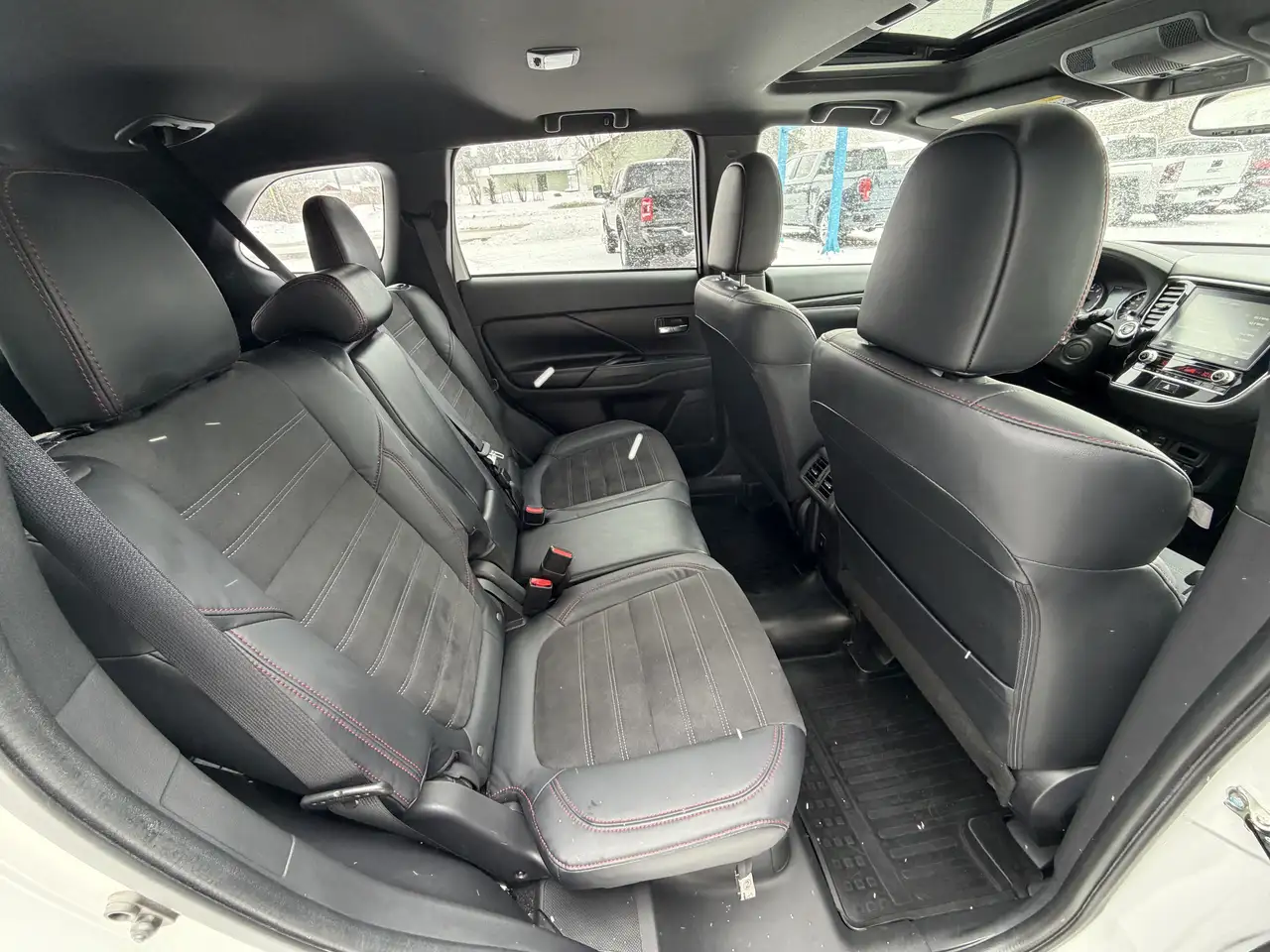Mitsubishi Outlander снимка Mitsubishi Outlander