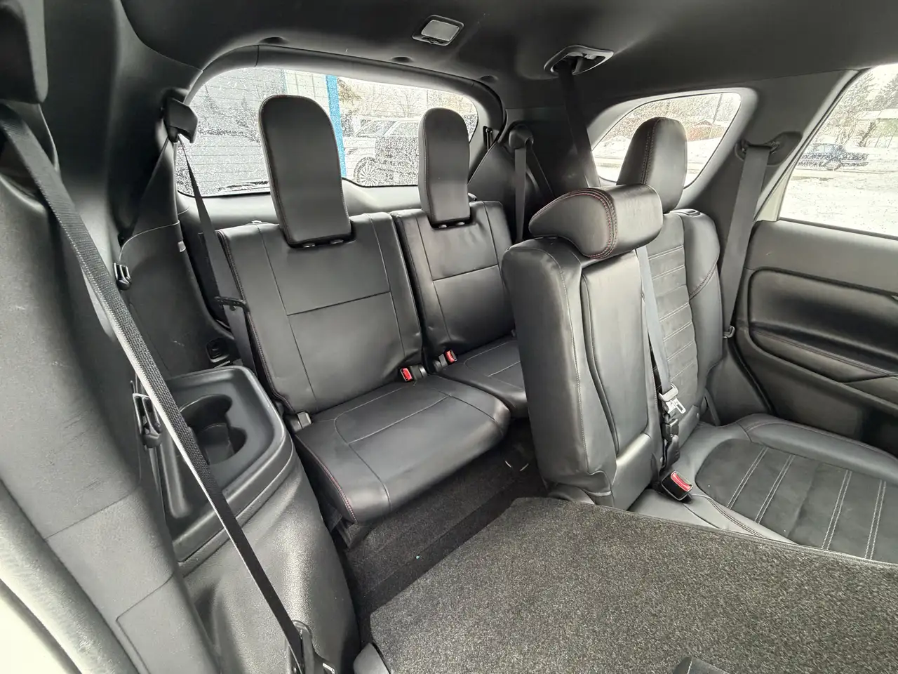 Mitsubishi Outlander снимка Mitsubishi Outlander
