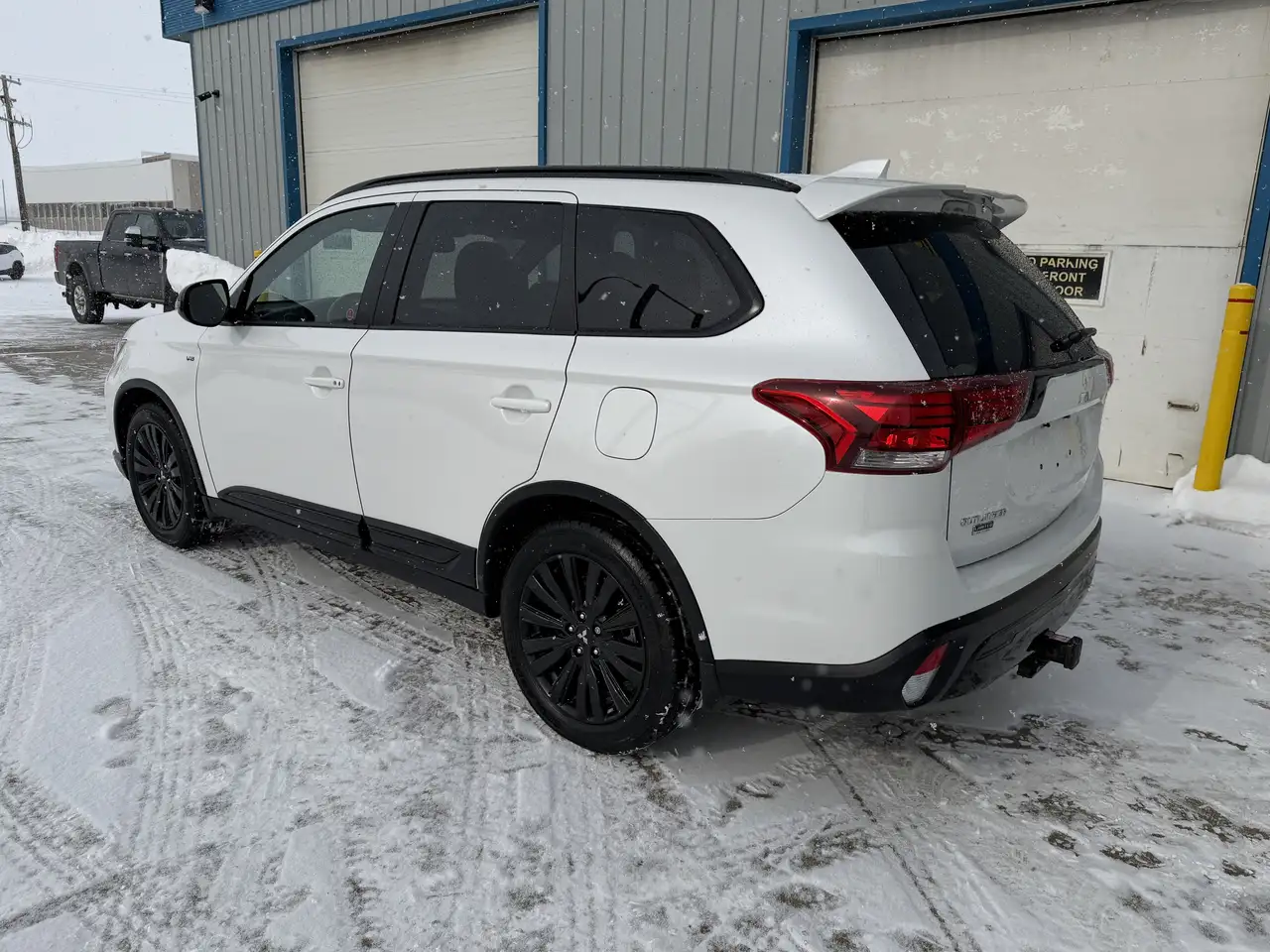 Mitsubishi Outlander снимка Mitsubishi Outlander