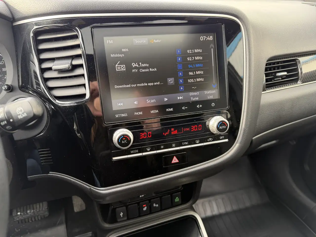 Mitsubishi Outlander снимка Mitsubishi Outlander