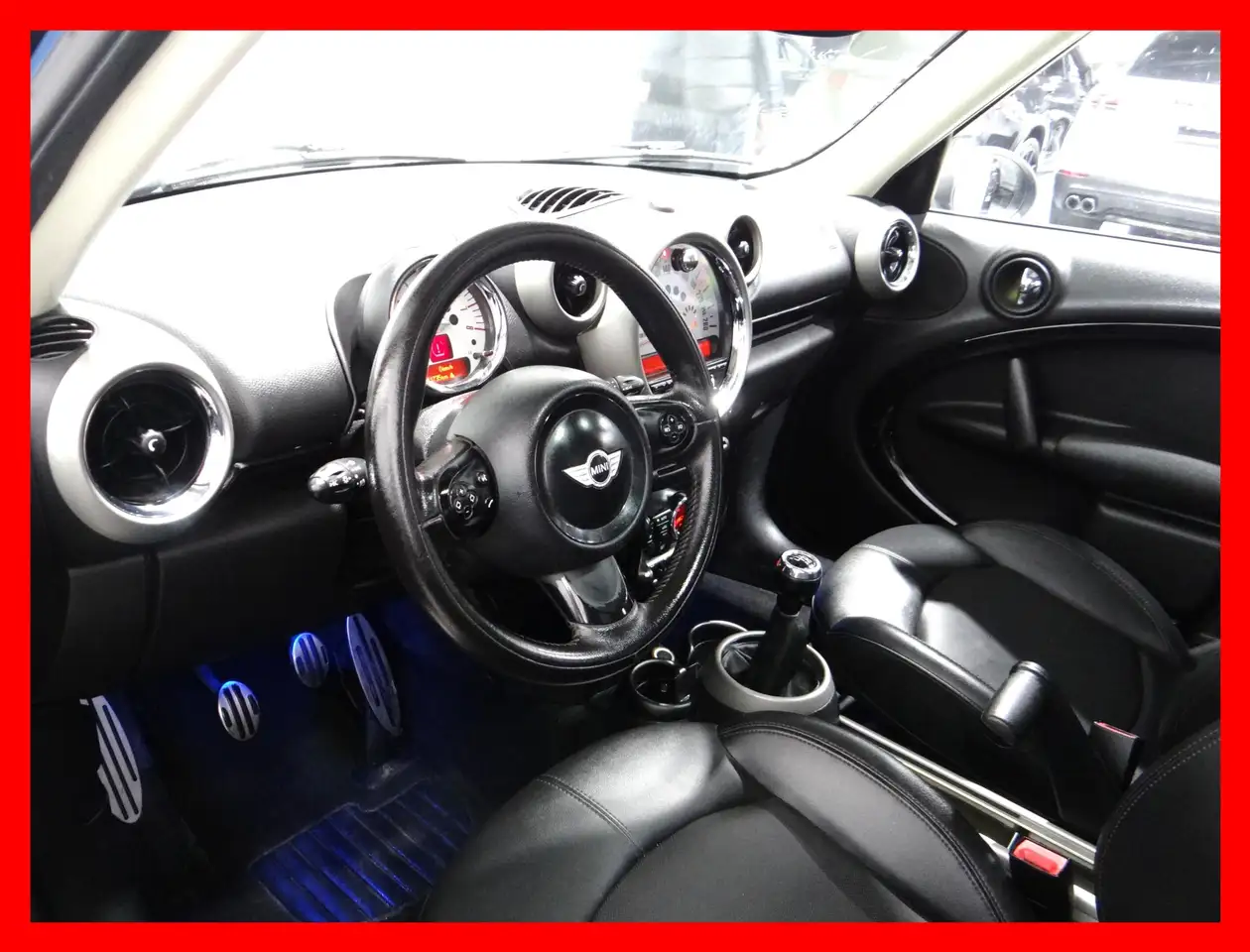 MINI Cooper Countryman снимка MINI Cooper Countryman