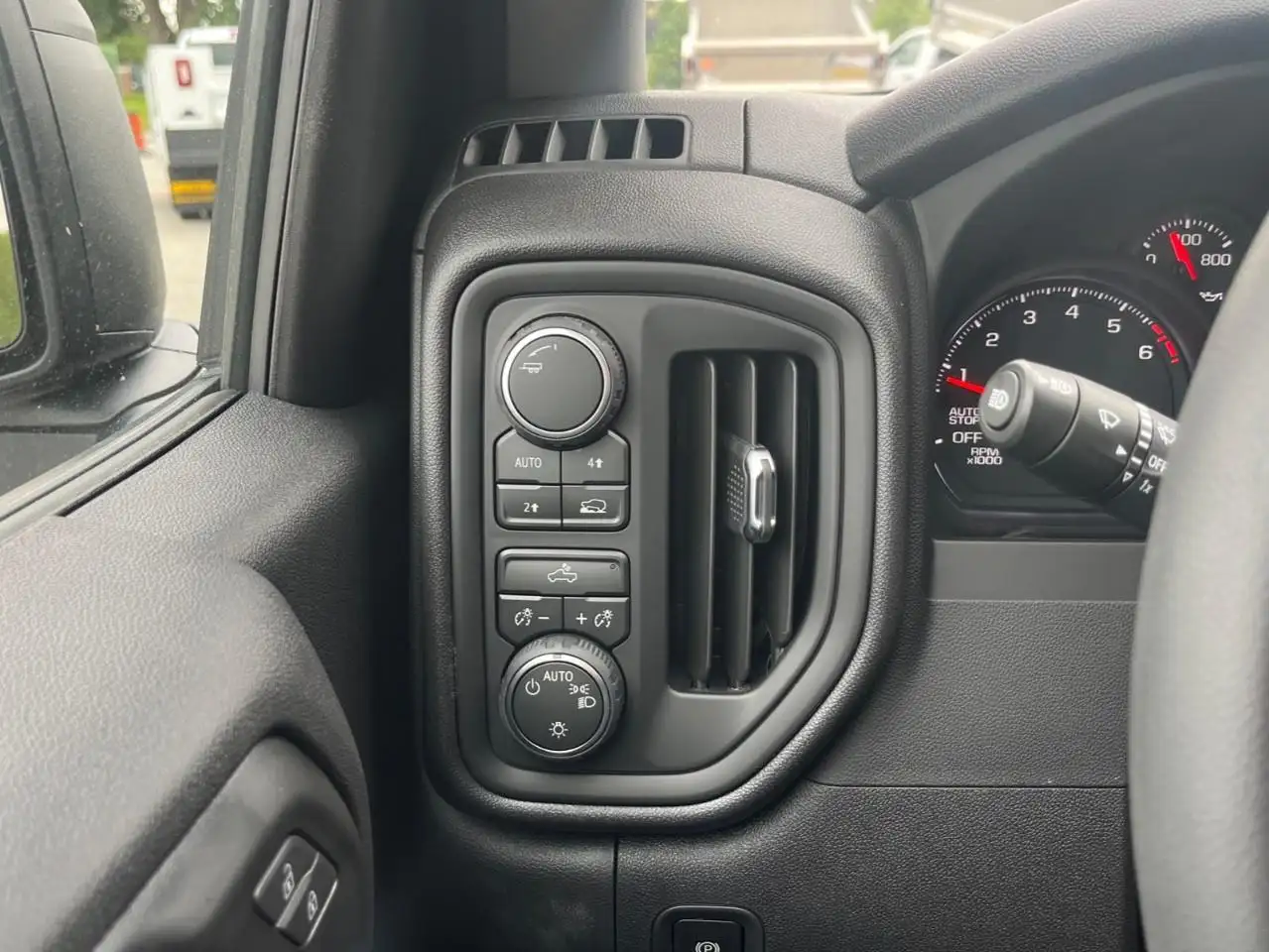 Chevrolet Silverado 1500 снимка Chevrolet Silverado 1500