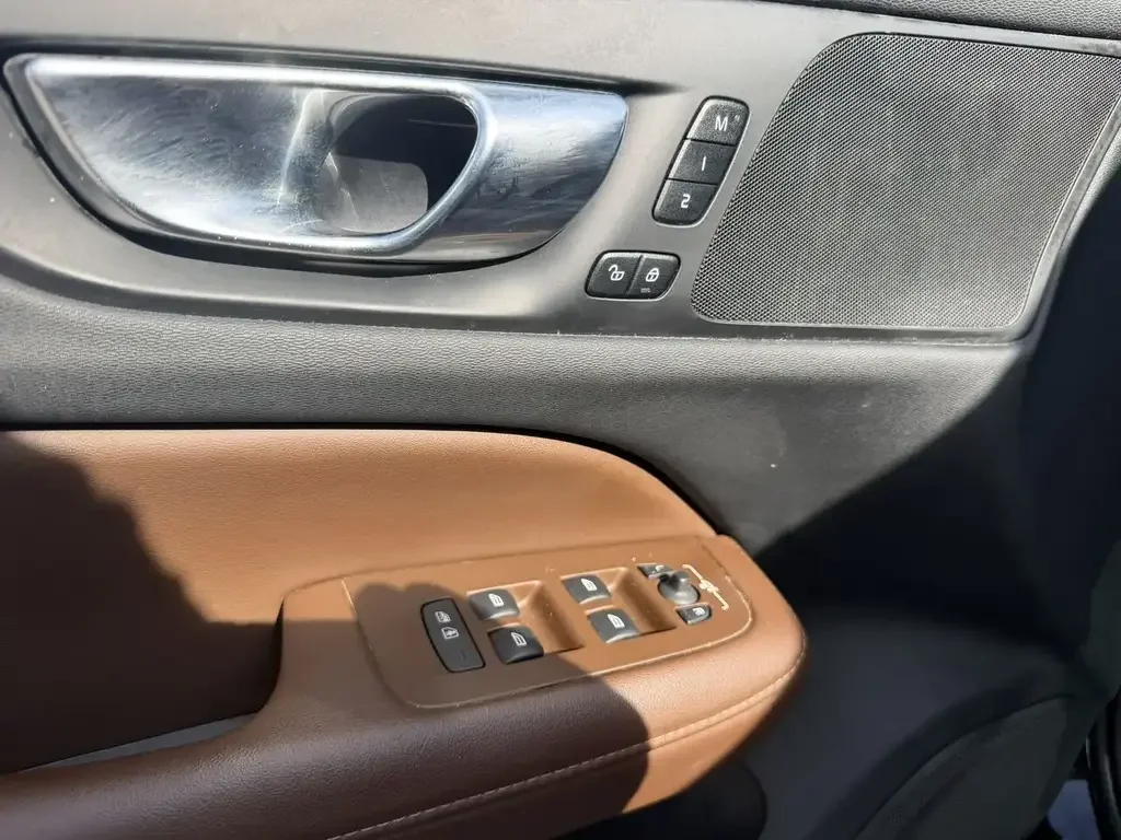 Volvo V60 Cross Country снимка Volvo V60 Cross Country