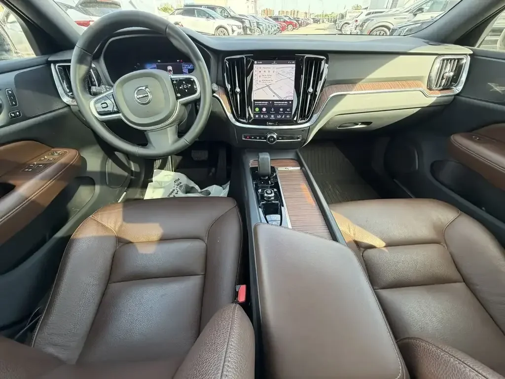 Volvo V60 Cross Country снимка Volvo V60 Cross Country